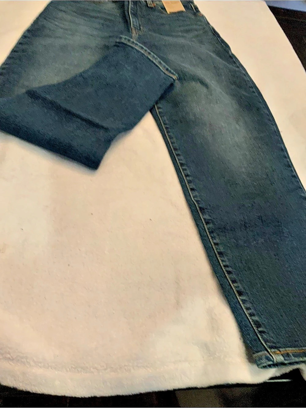 Levi's High-Waisted Mom Jeans Straight Leg Blue NWT size 28x27 sku 3370